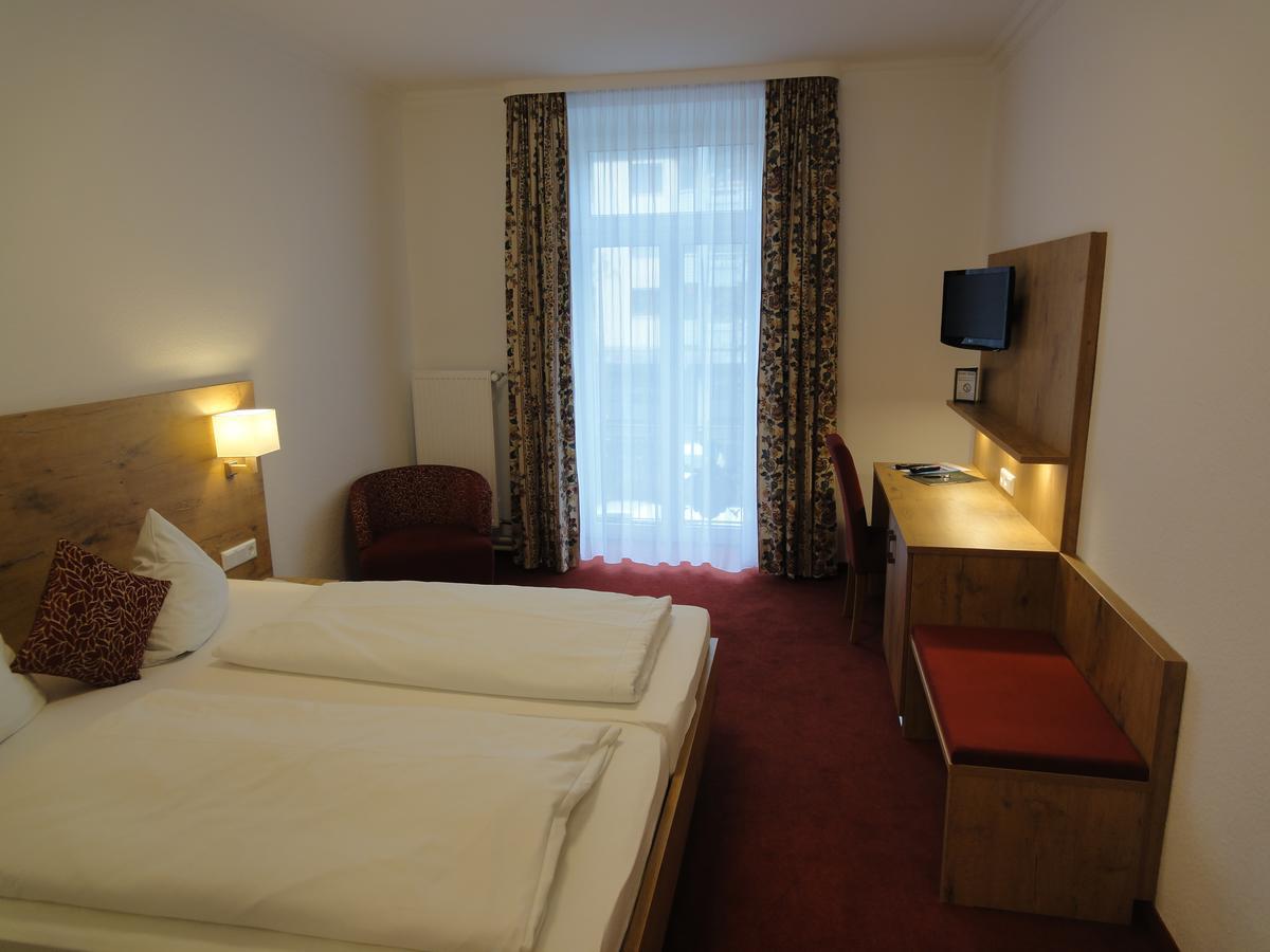 Hotel Krone Рилазинген-Ворблинген Экстерьер фото