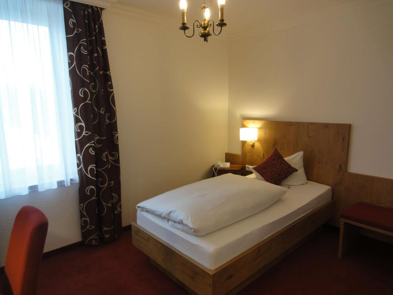 Hotel Krone Рилазинген-Ворблинген Экстерьер фото