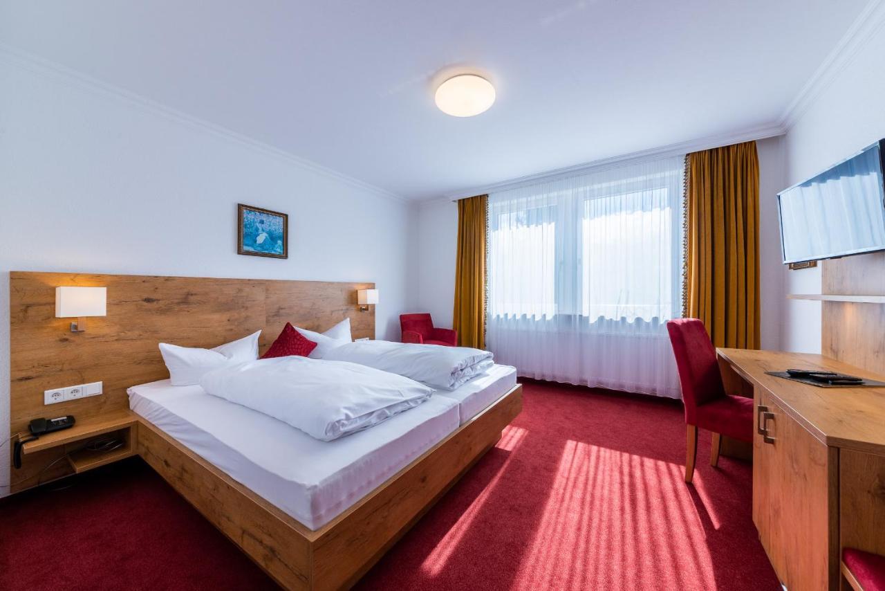 Hotel Krone Рилазинген-Ворблинген Экстерьер фото